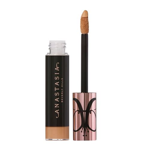 Achieve a flawless and airbrushed finish with the Magic Touch Concealer in shade 6 by Anastasia Beverly Hills